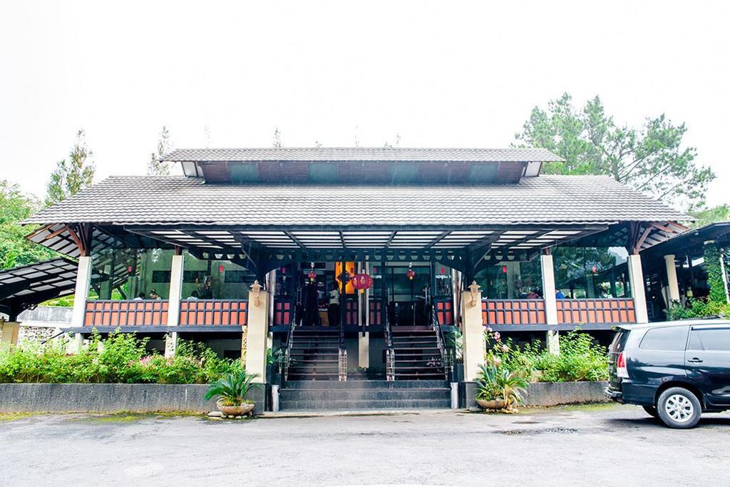 Taman Simalem Resort Tongging Exteriör bild