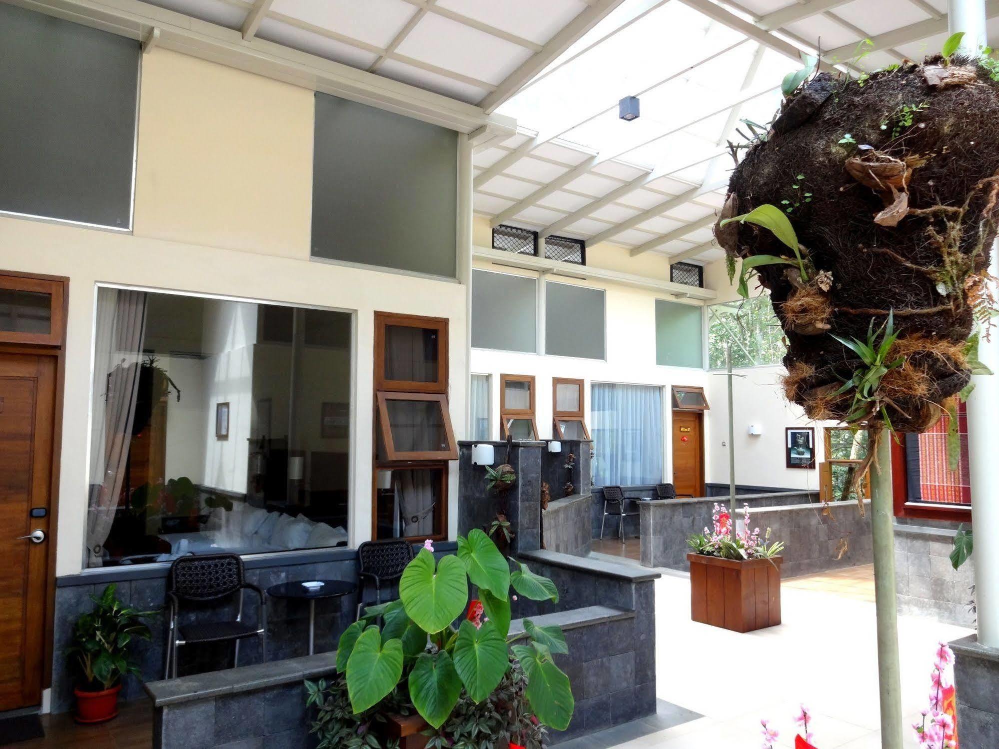 Taman Simalem Resort Tongging Exteriör bild