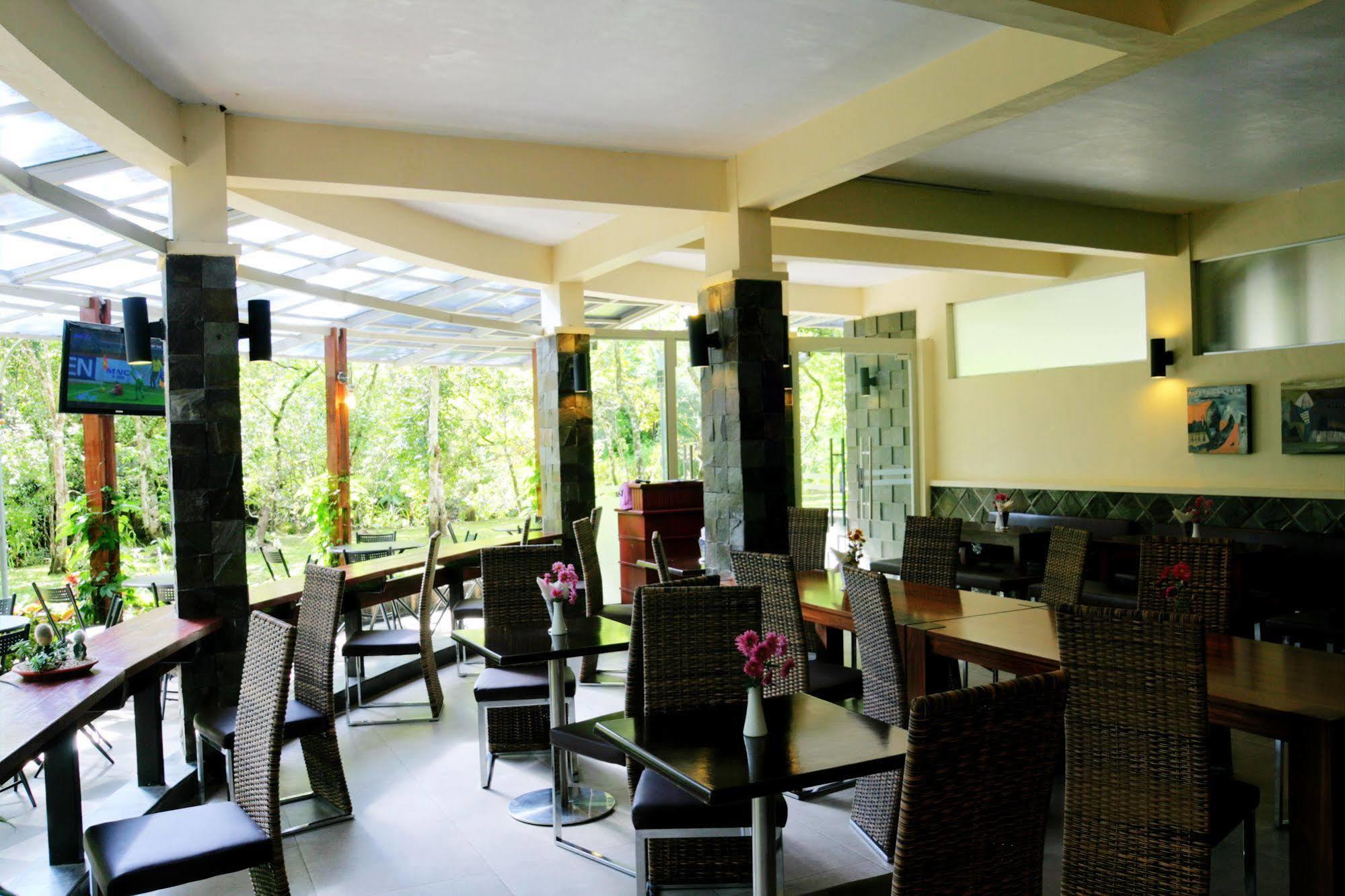 Taman Simalem Resort Tongging Exteriör bild