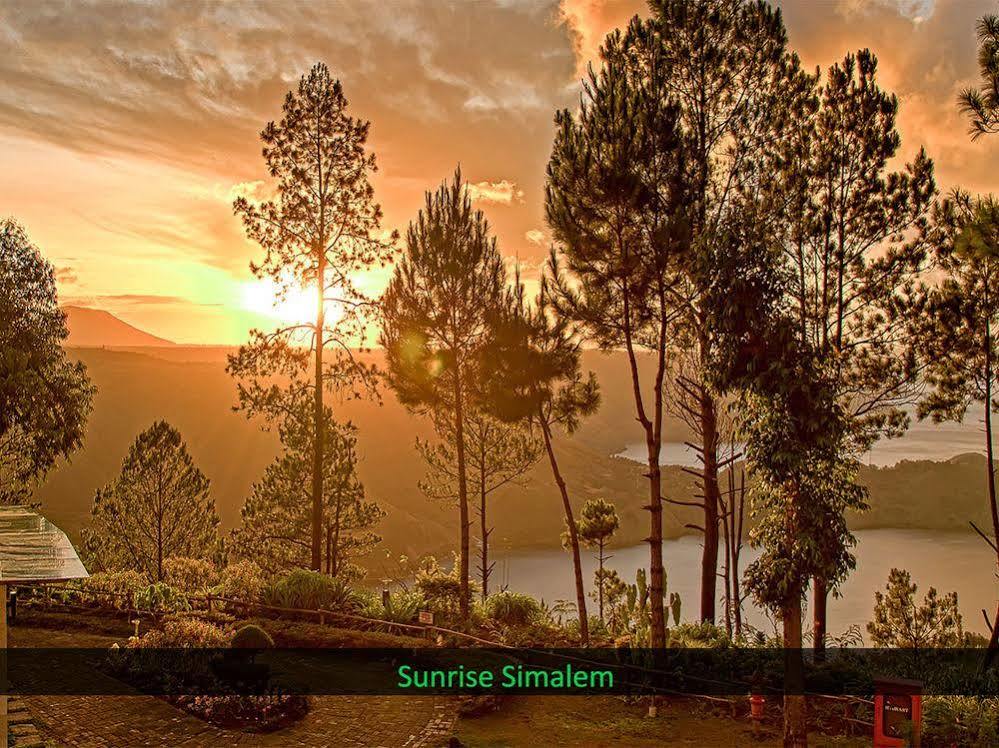 Taman Simalem Resort Tongging Exteriör bild