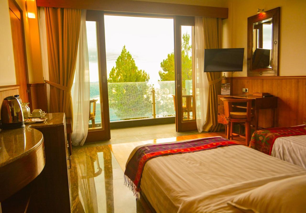 Taman Simalem Resort Tongging Exteriör bild