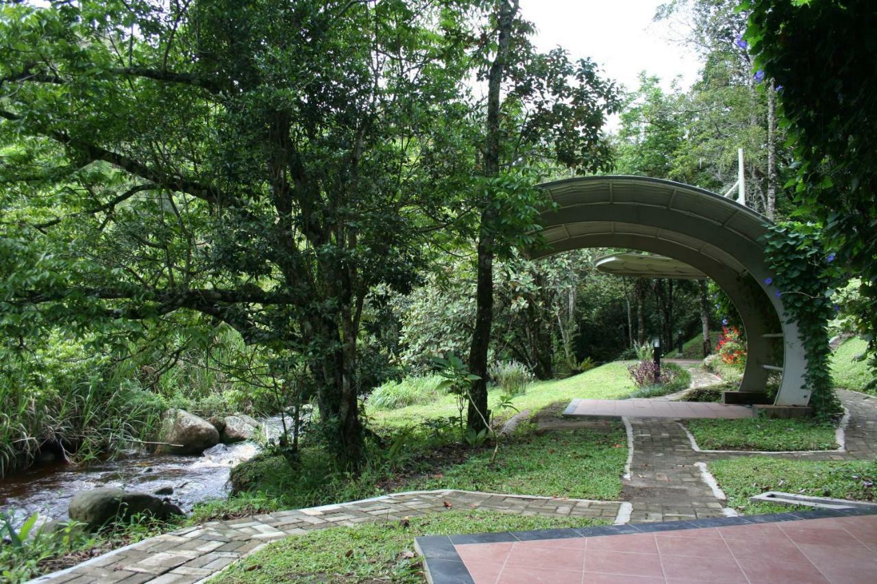 Taman Simalem Resort Tongging Exteriör bild